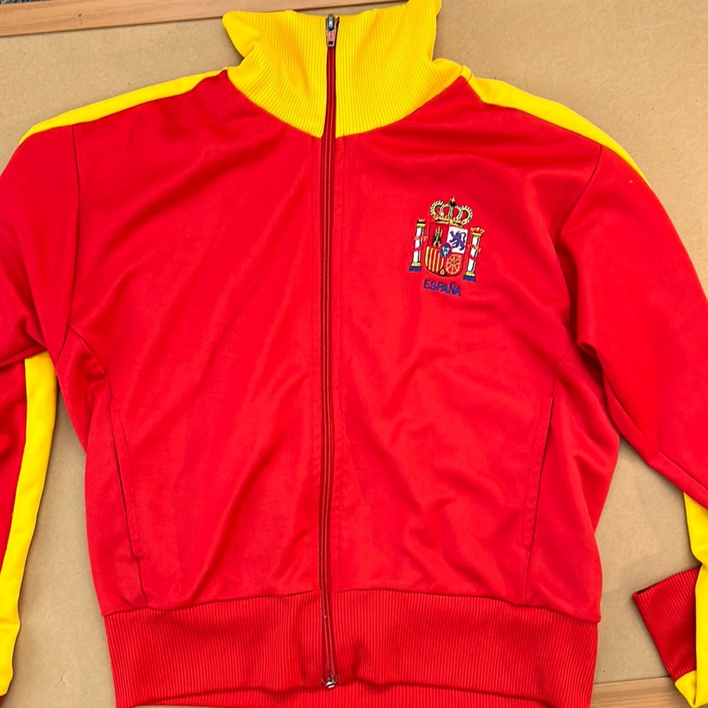 España red and yellow jacket